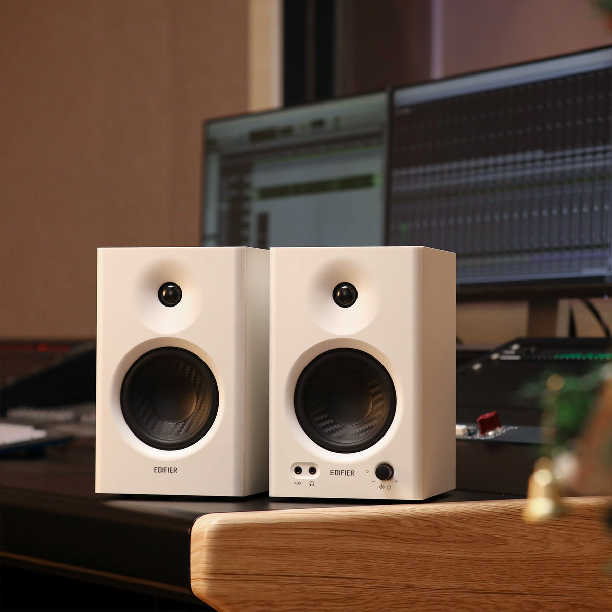 Edifier MR4 パワードスタジオモニタースピーカー